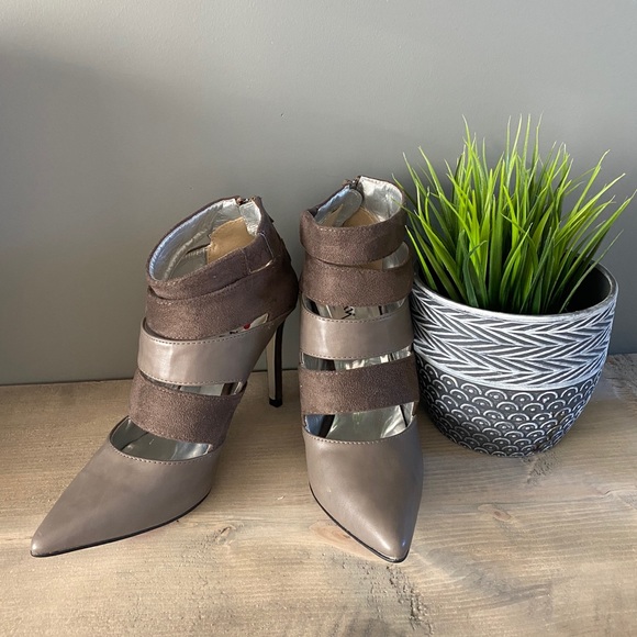 🤍3/$30 Luichiny Strappy Grey caged heels Size 6.5 - Picture 5 of 10